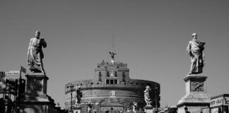 Czy na allegro musi być białe tło?